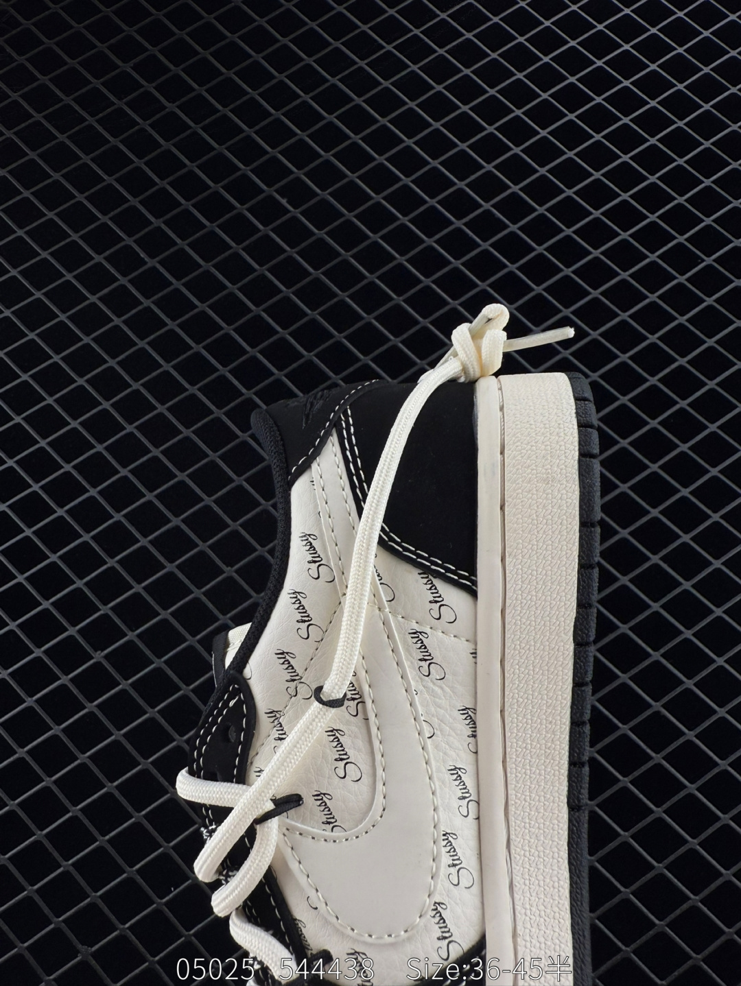 Travis Scott x Air Jordan 1 ” Reverse Mocha “